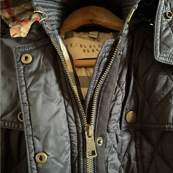 Burberry Black Quilted Women's Coat - Picture 4 of 10